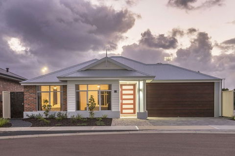 Fairway Lakeside - Holiday Cairns 0