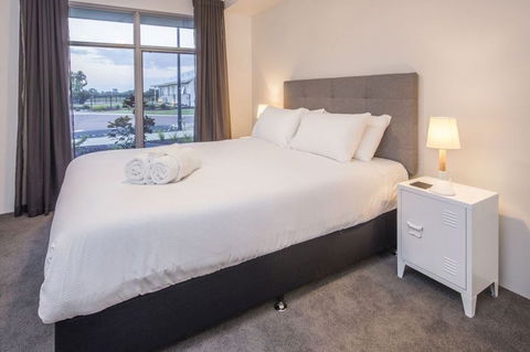 Fairway Lakeside - Holiday Cairns 2