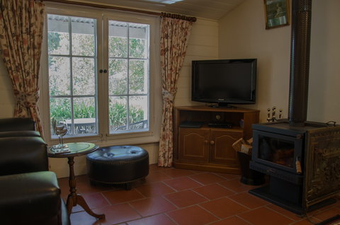 Ford Cottage Bed & Breakfast - Holiday Cairns 2