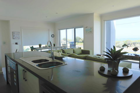 Horizons Part Of Blue Fin Holiday Homes - Holiday Cairns 1