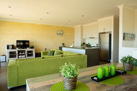 Horizons Part Of Blue Fin Holiday Homes - Holiday Cairns 2