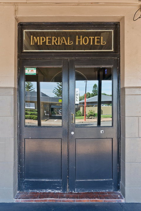 Imperial Hotel - Holiday Cairns 1