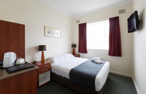 Knickerbocker Hotel - Holiday Cairns 0