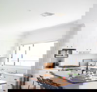 Little River Lodge Tumut - Holiday Cairns