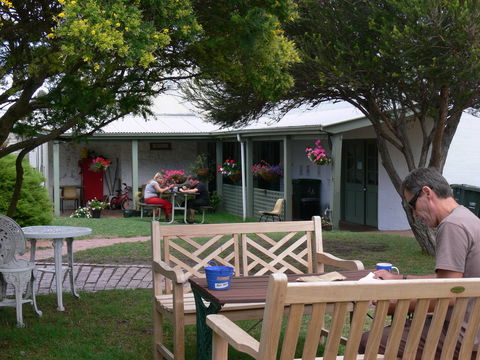Port Fairy YHA - Holiday Cairns 1