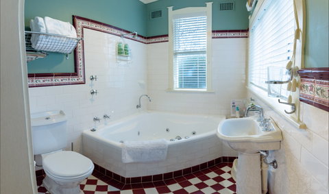 Shelton-Lea Bed And Breakfast - Holiday Cairns 1
