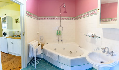 Shelton-Lea Bed And Breakfast - Holiday Cairns 2