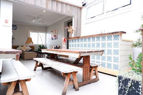 Stoke Beach House - Holiday Cairns 0