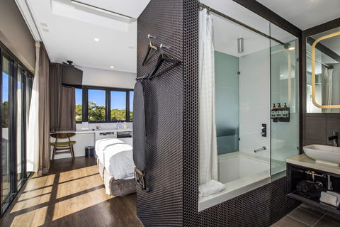 The Kingsford Brisbane Airport Hotel - Holiday Cairns 2