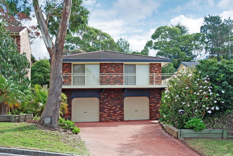 Vincentia Family Holiday Home - Holiday Cairns 0