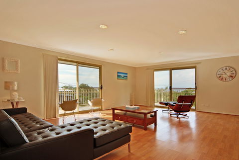 Vincentia Family Holiday Home - Holiday Cairns 1