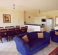 A Beachfront Villa Rockingham - Holiday Cairns