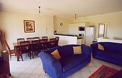 A Beachfront Villa Rockingham - Holiday Cairns 0