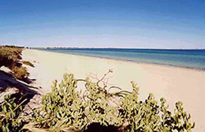 A Beachfront Villa Rockingham - Holiday Cairns 1