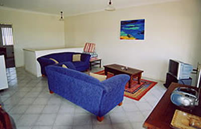 A Beachfront Villa Rockingham - Holiday Cairns 2