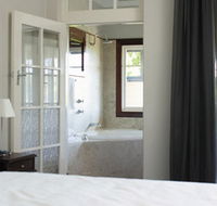 Caves House Hotel - Holiday Cairns