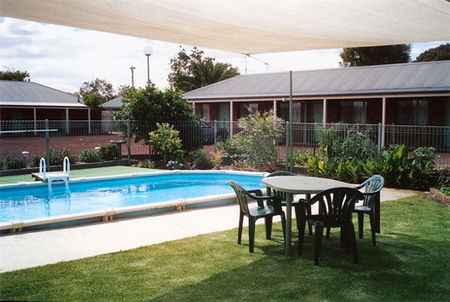 Barham Colonial Motel - Holiday Cairns 1