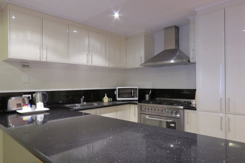 Antonas Verandah Apartments - Holiday Cairns 4