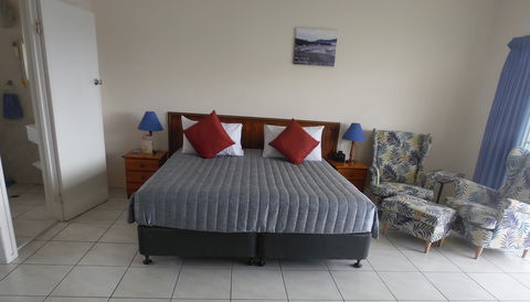 Airlie Court Units - Holiday Cairns 0