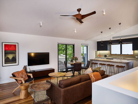 Art House Townhouses - Holiday Cairns 2