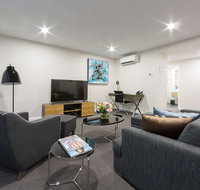 Avenue Hotel Canberra - Holiday Cairns