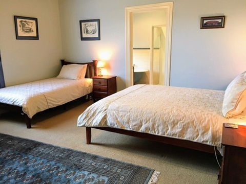 Cambridge House B&B - Holiday Cairns 2