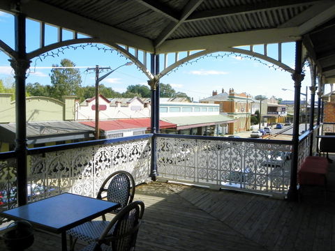 Canowindra Old Vic Inn - Holiday Cairns 1