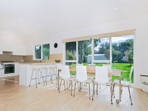Century 21 SouthCoast: Tennis Elbow - Holiday Cairns 1