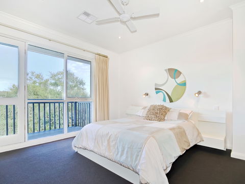 Century 21 SouthCoast: Tennis Elbow - Holiday Cairns 2