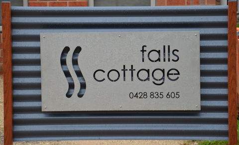 Falls Cottage Whitfield - Holiday Cairns 0