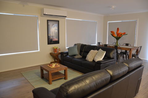 Falls Cottage Whitfield - Holiday Cairns 2