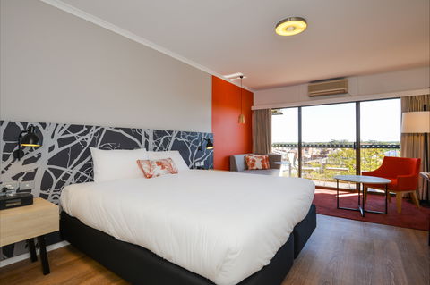 Ibis Styles Kalgoorlie - Holiday Cairns 1