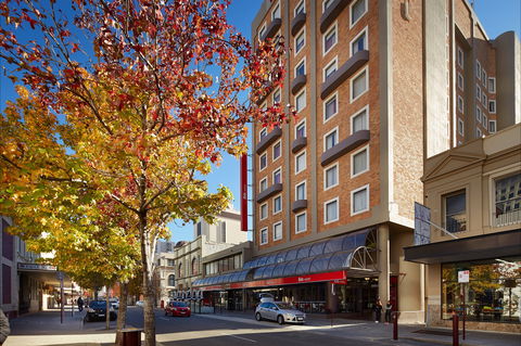 Ibis Perth - Holiday Cairns 0