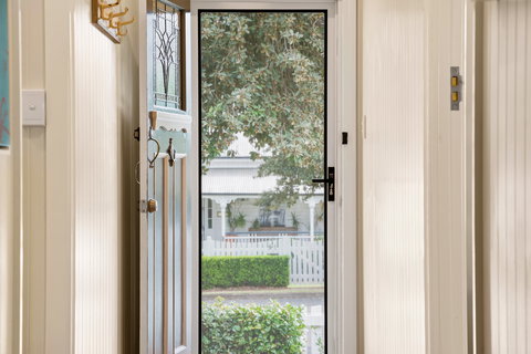 Keeler Cottage - Holiday Cairns 2