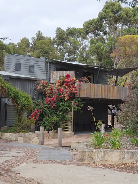 La Cabane Retreat - Holiday Cairns 0