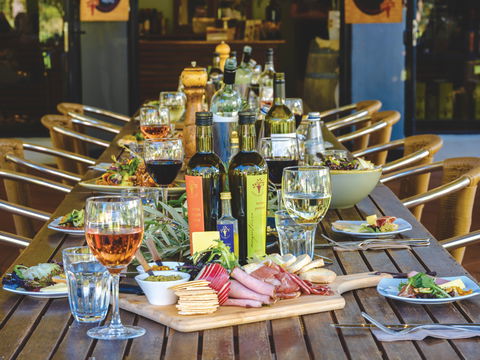 Olio Bello Lakeside Glamping - Holiday Cairns 2