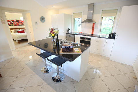 One Tree Bed And Breakfast: The Suite And The Retreat - Holiday Cairns 2