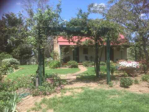Red Hill Cottage - Holiday Cairns 1