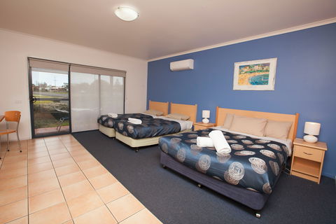 Seaview Motel And Apartments - Holiday Cairns 2