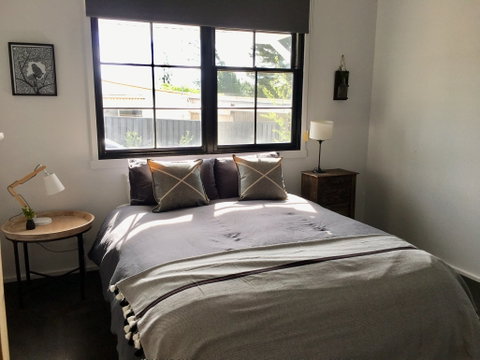 The Lakehouse Beechworth - Holiday Cairns 1