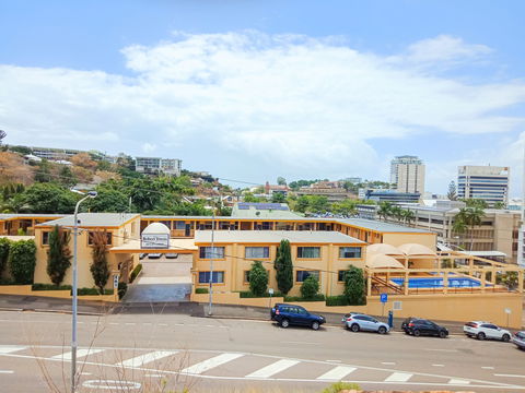 The Robert Towns - Holiday Cairns 0