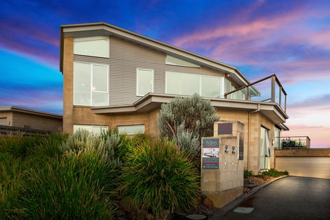 Tides Apartments Port Fairy - Holiday Cairns 1