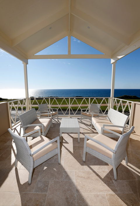 Aldinga Beach Getaways - Holiday Cairns 1