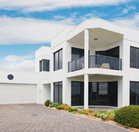 Bayside Beauty - Holiday Cairns