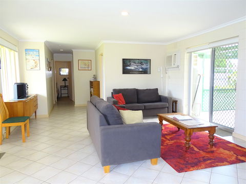 Blanche Place - Holiday Cairns 1