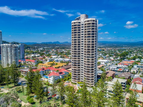 Burleigh Esplanade Apartments - Holiday Cairns 0