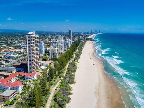 Burleigh Esplanade Apartments - Holiday Cairns 1