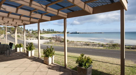 Cape View Cottage - Holiday Cairns 0