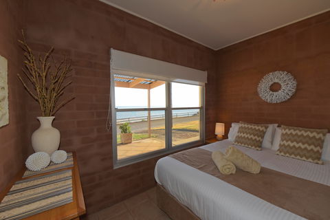 Cape View Cottage - Holiday Cairns 1