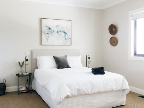 Chic Country Cottage With Vineyard Views - Holiday Cairns 2